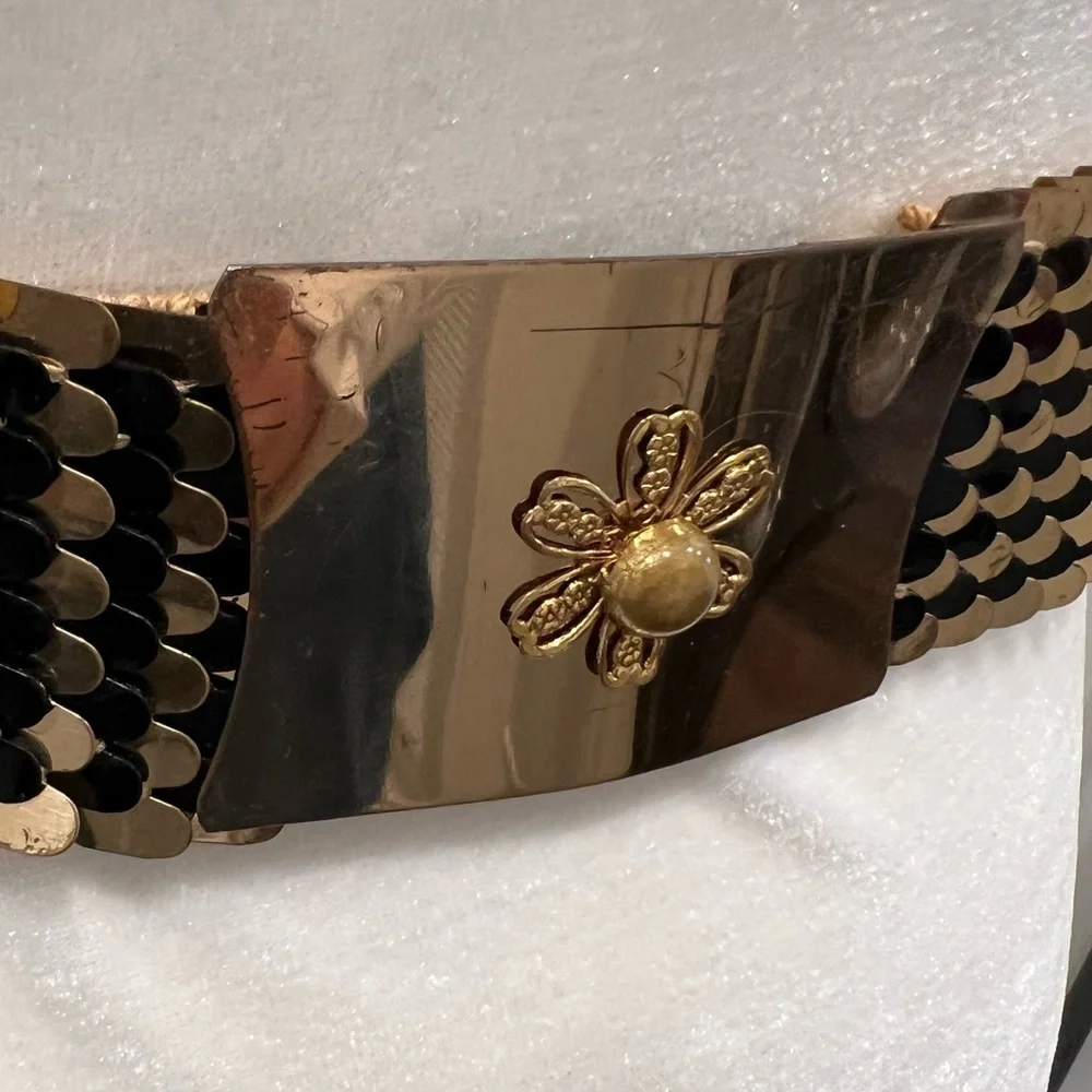 Vintage Gold Glam Black Wide Metal Stretch Belt buckle flower in center